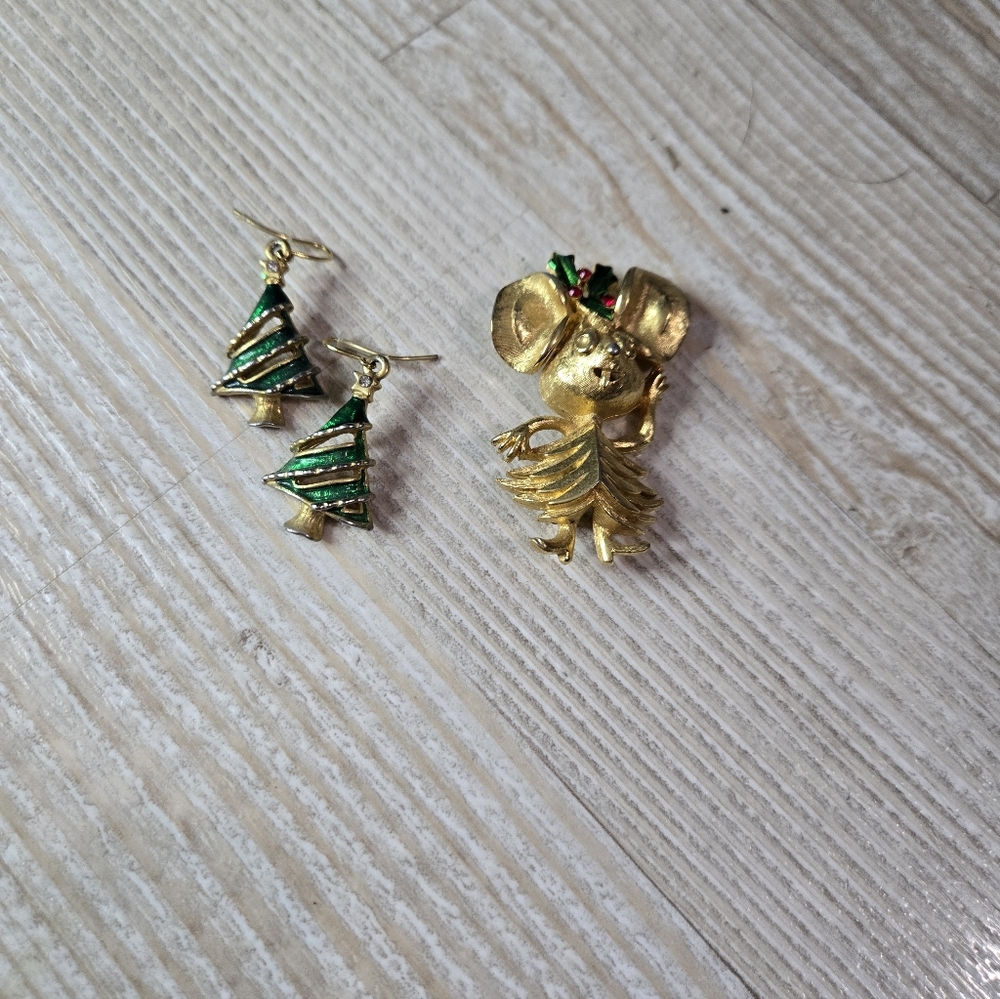 Vintage Christmas Earrings & Brooch